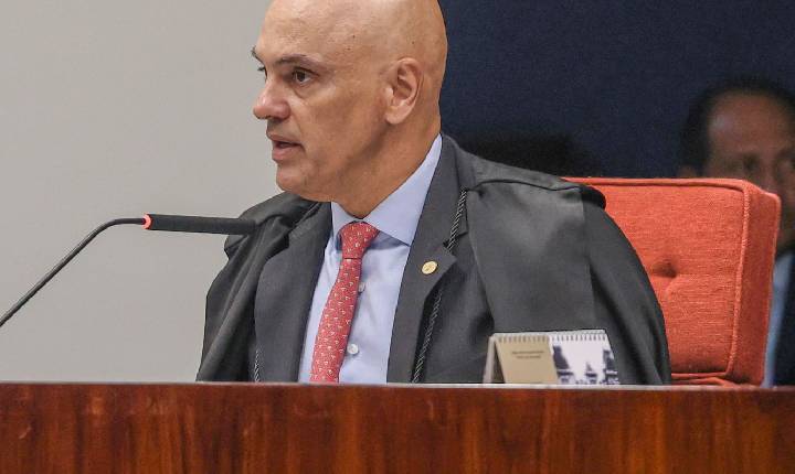 Alexandre de Moraes nega ter viajado em aviões de Vorcaro  