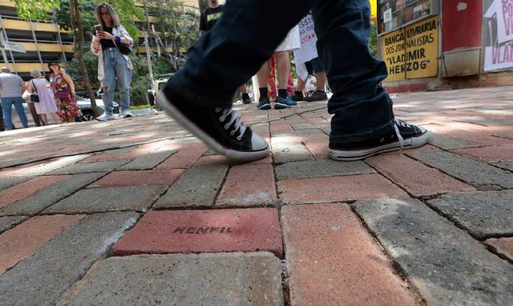 Calçadão em SP homenageia personalidades que lutaram pela democracia