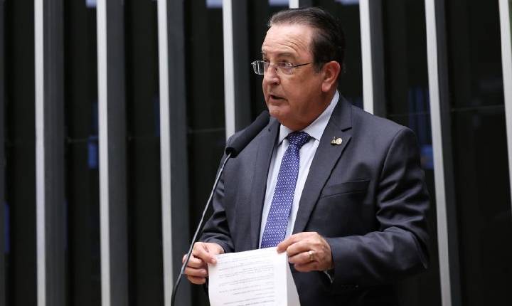 Comissão aprova projeto que autoriza extensão de estágio após conclusão de curso superior