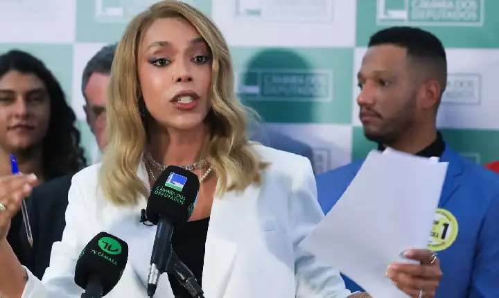 Deputada Erika Hilton processa Ratinho por discurso transfóbico