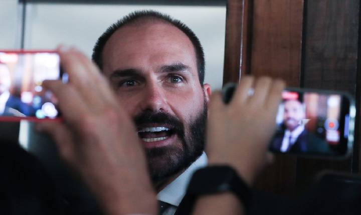 Moraes marca depoimento de Eduardo Bolsonaro em processo no STF 