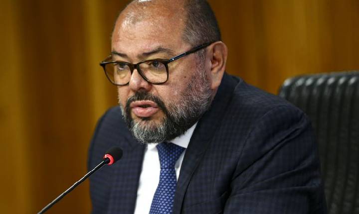 PF aponta ex-ministro de Bolsonaro como pilar institucional de desvios