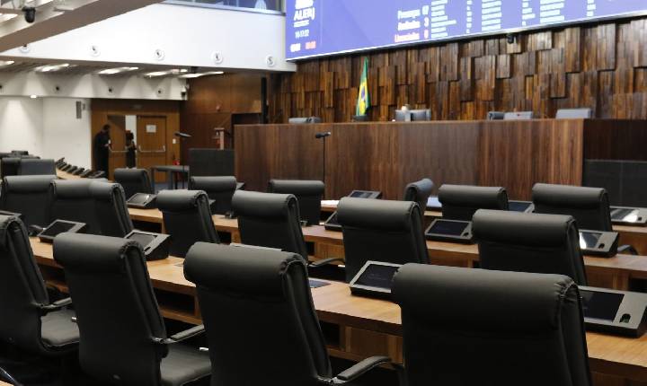 Proposições legislativas sobre IA favorecem controle e vigilância