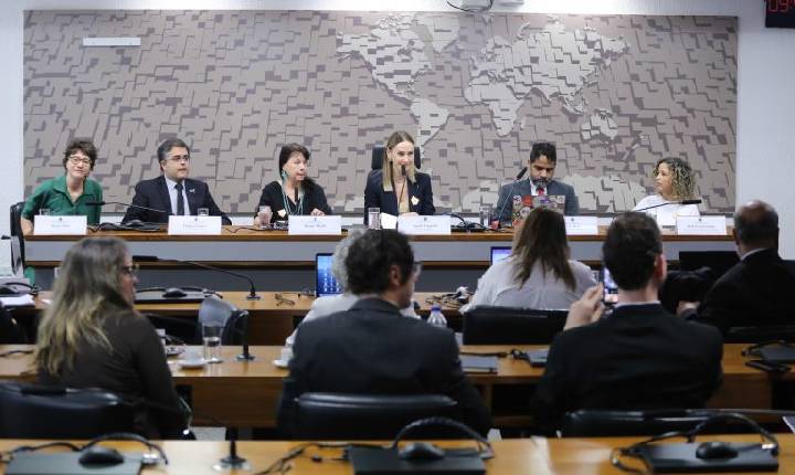 Saúde mental de jornalistas exige mais estudos, aponta Conselho de Comunicação