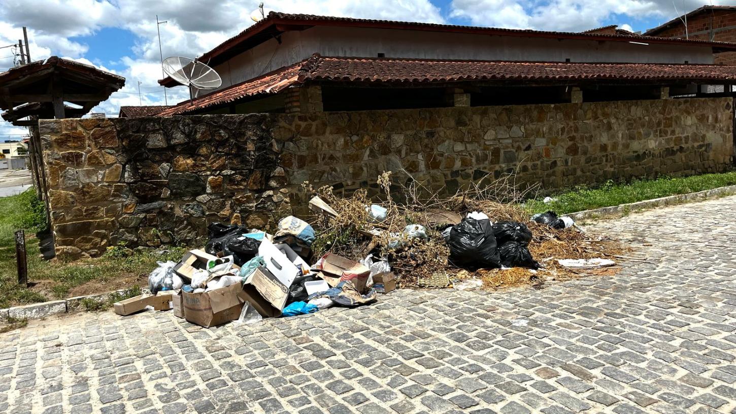 Lixo no Parque Ouro Verde 