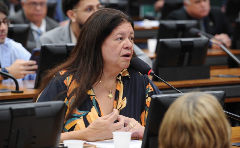 Comissão aprova meia-entrada para pessoas com doenças crônicas, raras ou graves