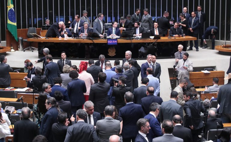 Deputados analisam projeto que prevê regras mais rígidas para devedor contumaz; acompanhe