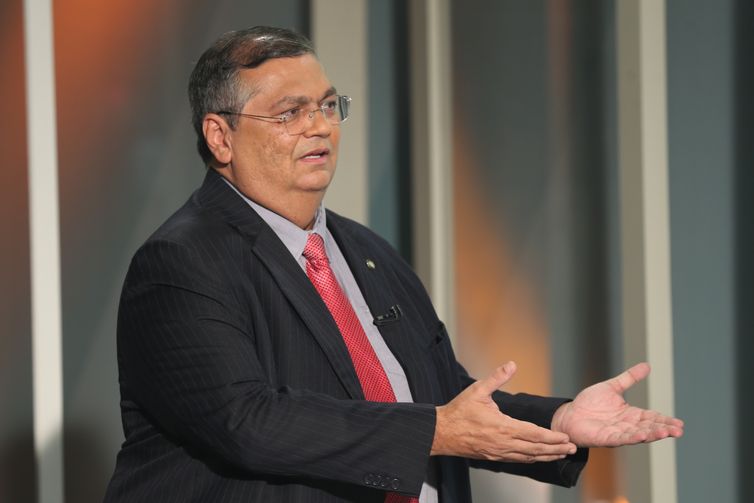 Dino manda PF investigar novas irregularidades em emendas Pix