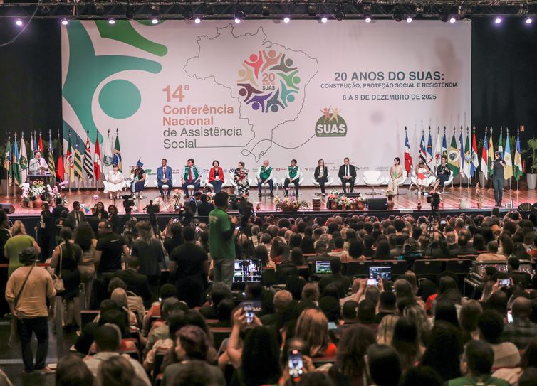 Lula propõe reunião dos Poderes para tratar de feminicídio