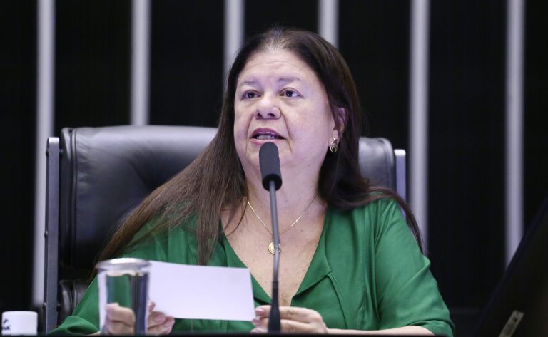 Comissão aprova regra para contratação de aprendizes e pessoas com deficiência pela administração pública