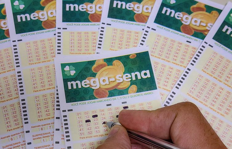 Mega-Sena não tem ganhador; prêmio vai a R$ 13,5 milhões