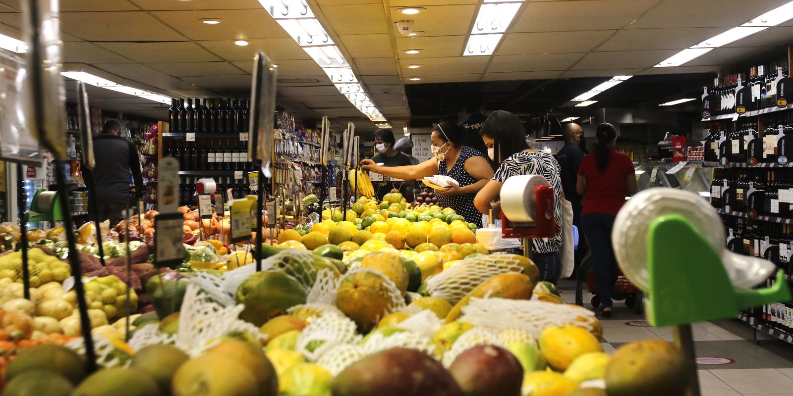 INPC de janeiro sobe 0,39% e acumula alta de 4,3% em 12 meses