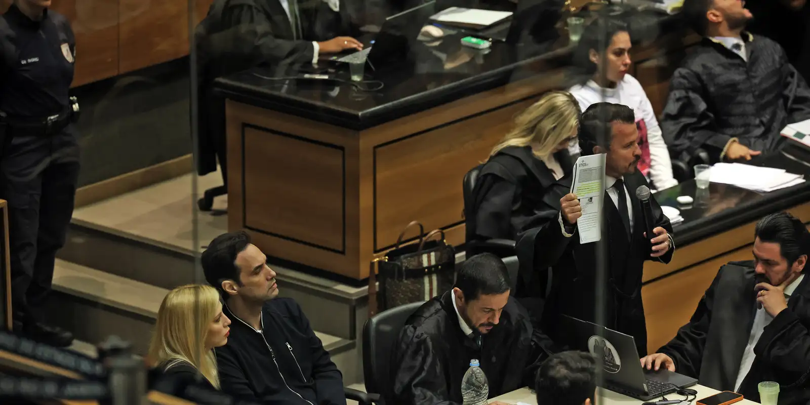 Advogados deverão pagar custos do adiamento da sessão sobre caso Henry